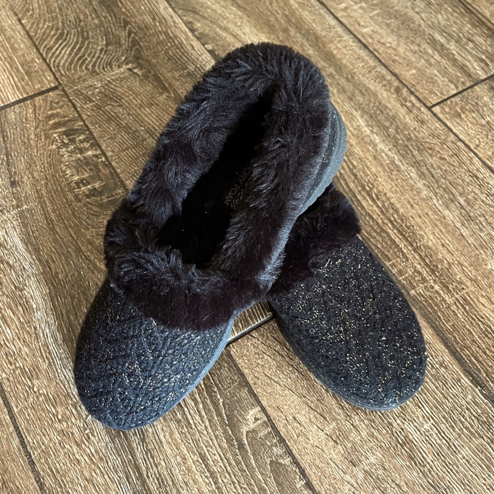 Skechers memory foam slip in black slippers